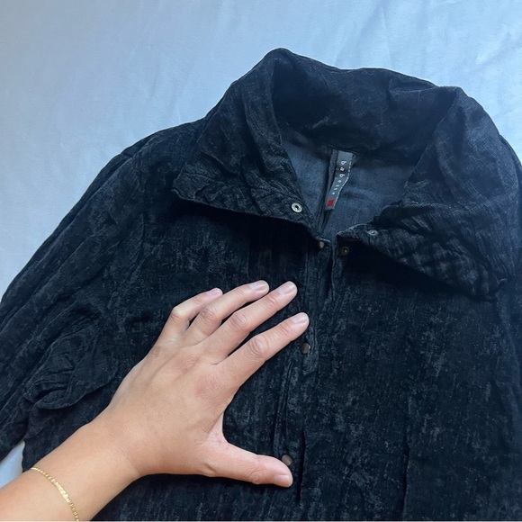 BABETTE SF black rib knit suede velvet pleated long sleeve button up shirt - Picture 4 of 8